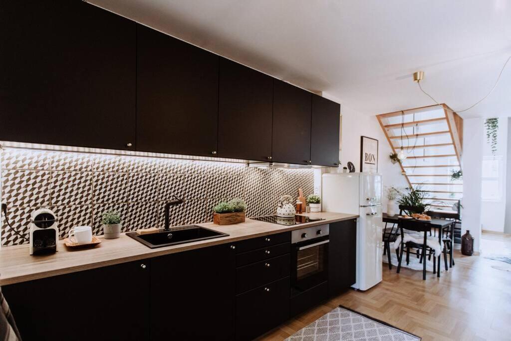 Loft With Balcony In Centre Apartamento Praga